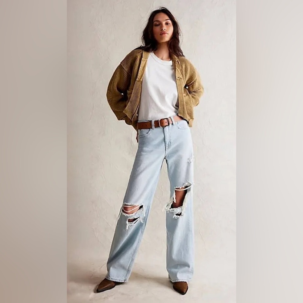 Free People Tinsley Baggy High Rise in the color Ripper (light blue) Size 29